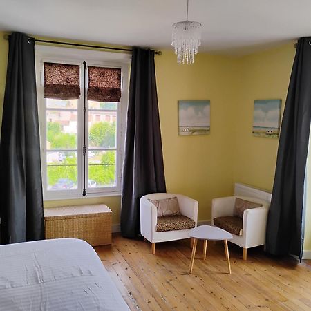 Bed and Breakfast Le Voltaire Airvault Екстер'єр фото