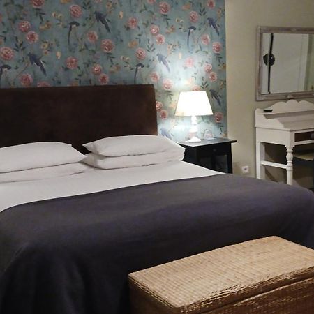 Bed and Breakfast Le Voltaire Airvault Екстер'єр фото