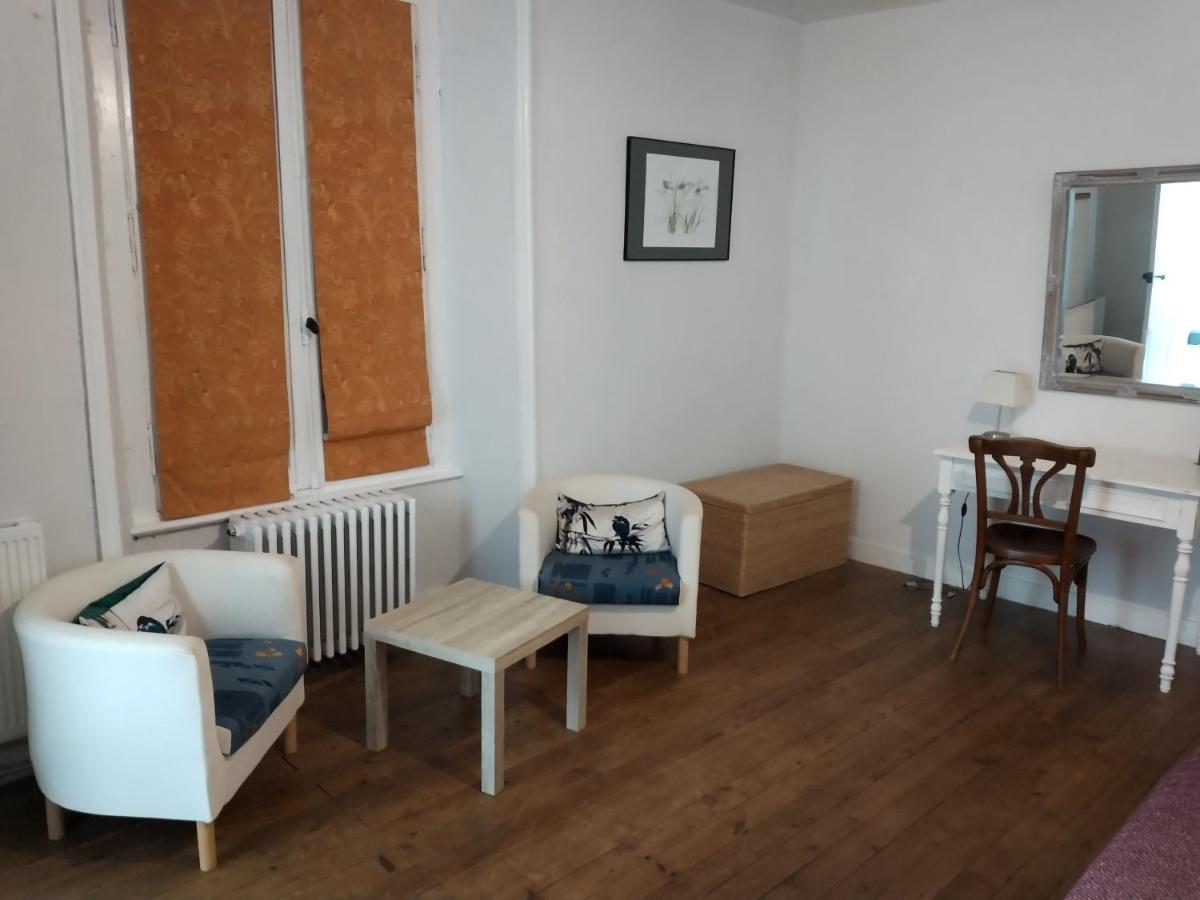 Bed and Breakfast Le Voltaire Airvault Екстер'єр фото
