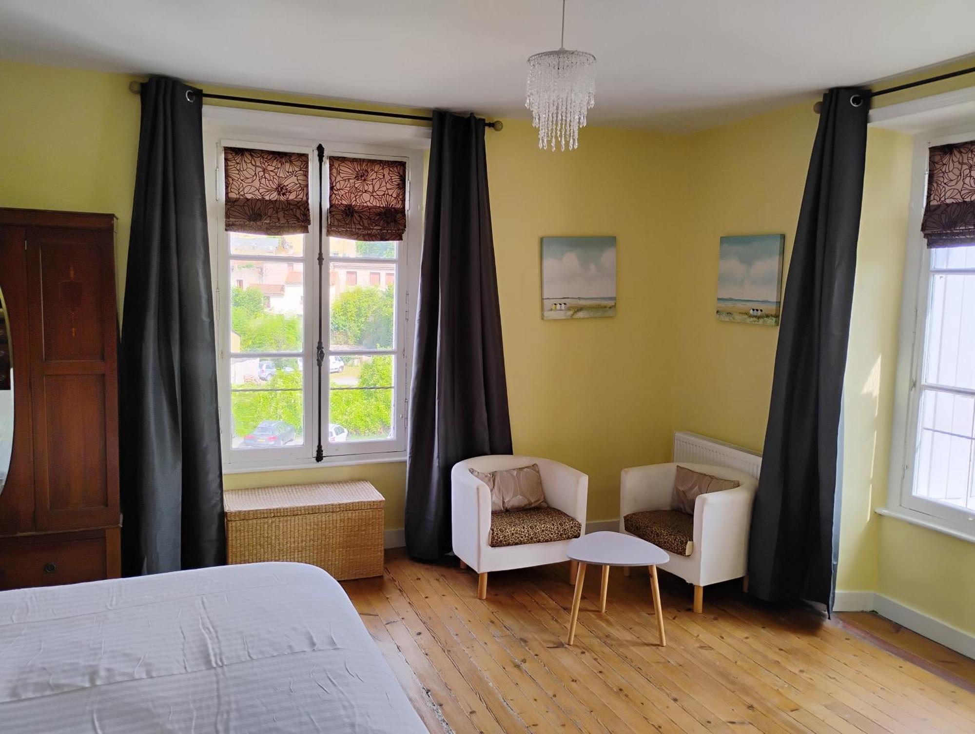 Bed and Breakfast Le Voltaire Airvault Екстер'єр фото