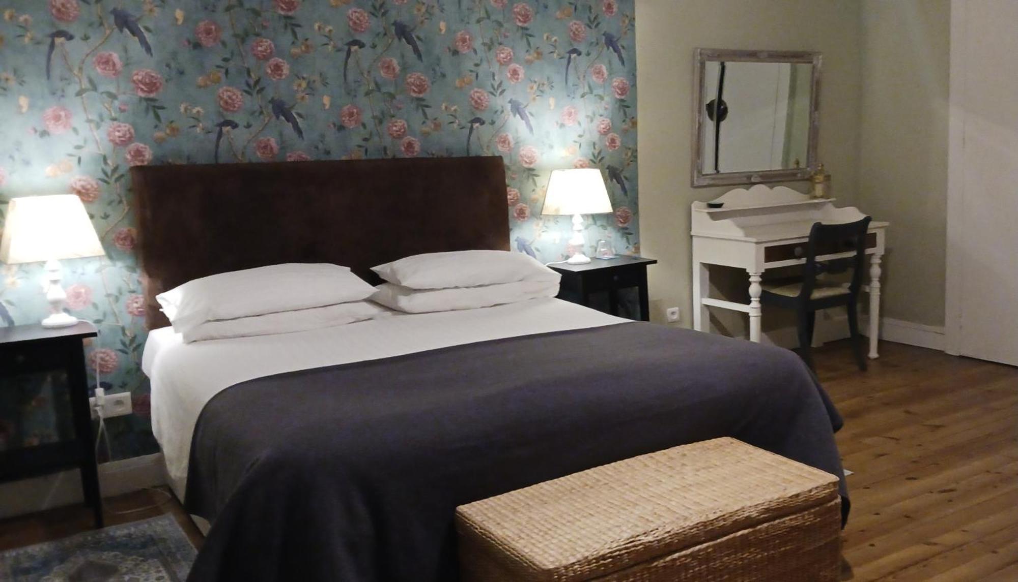Bed and Breakfast Le Voltaire Airvault Екстер'єр фото