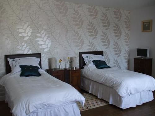 Bed and Breakfast Le Voltaire Airvault Екстер'єр фото